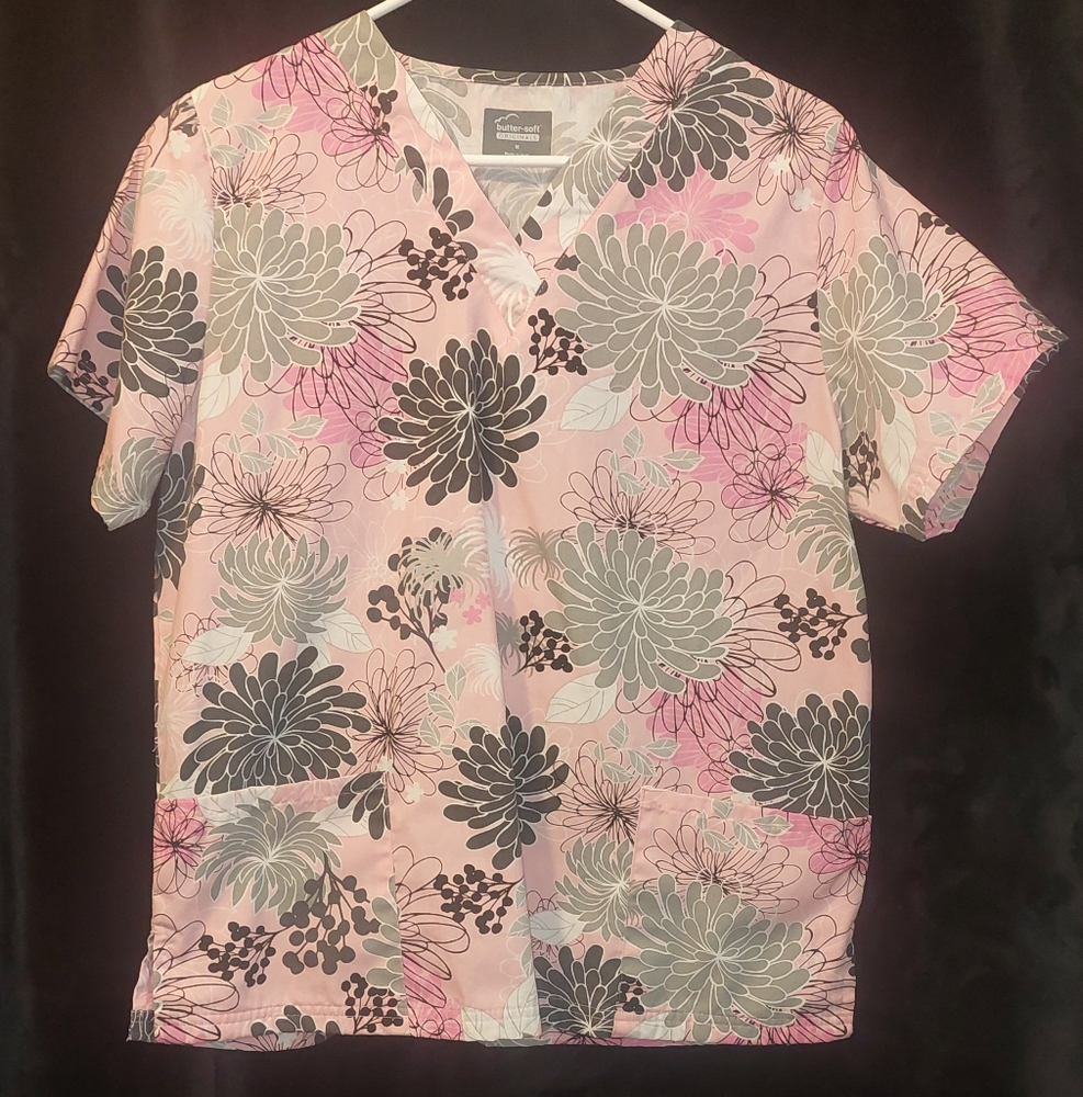 Women's Butter Soft Size Medium Scrub Top.